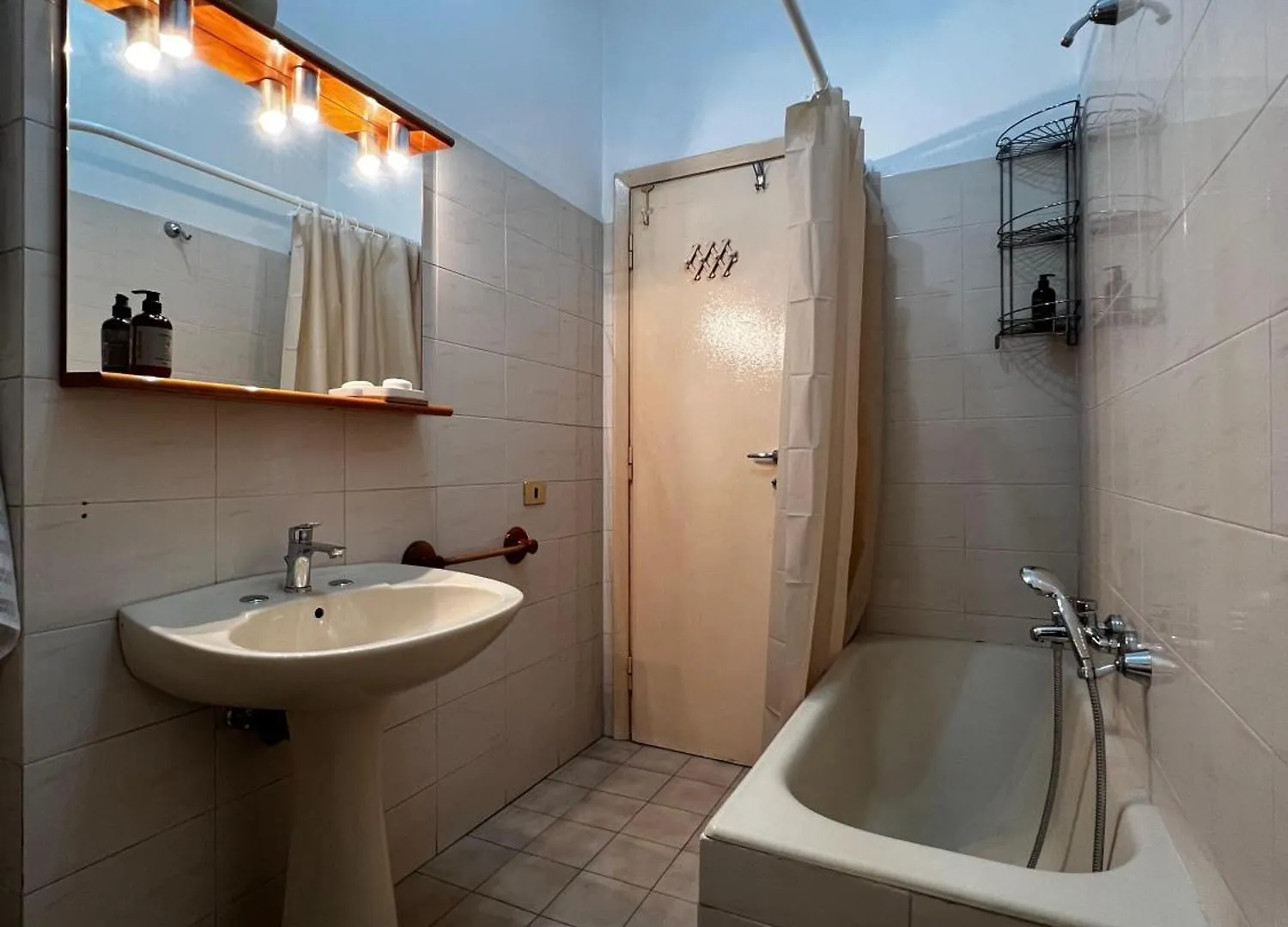 Appartamento In Via Monte Cervialto Rome Italy